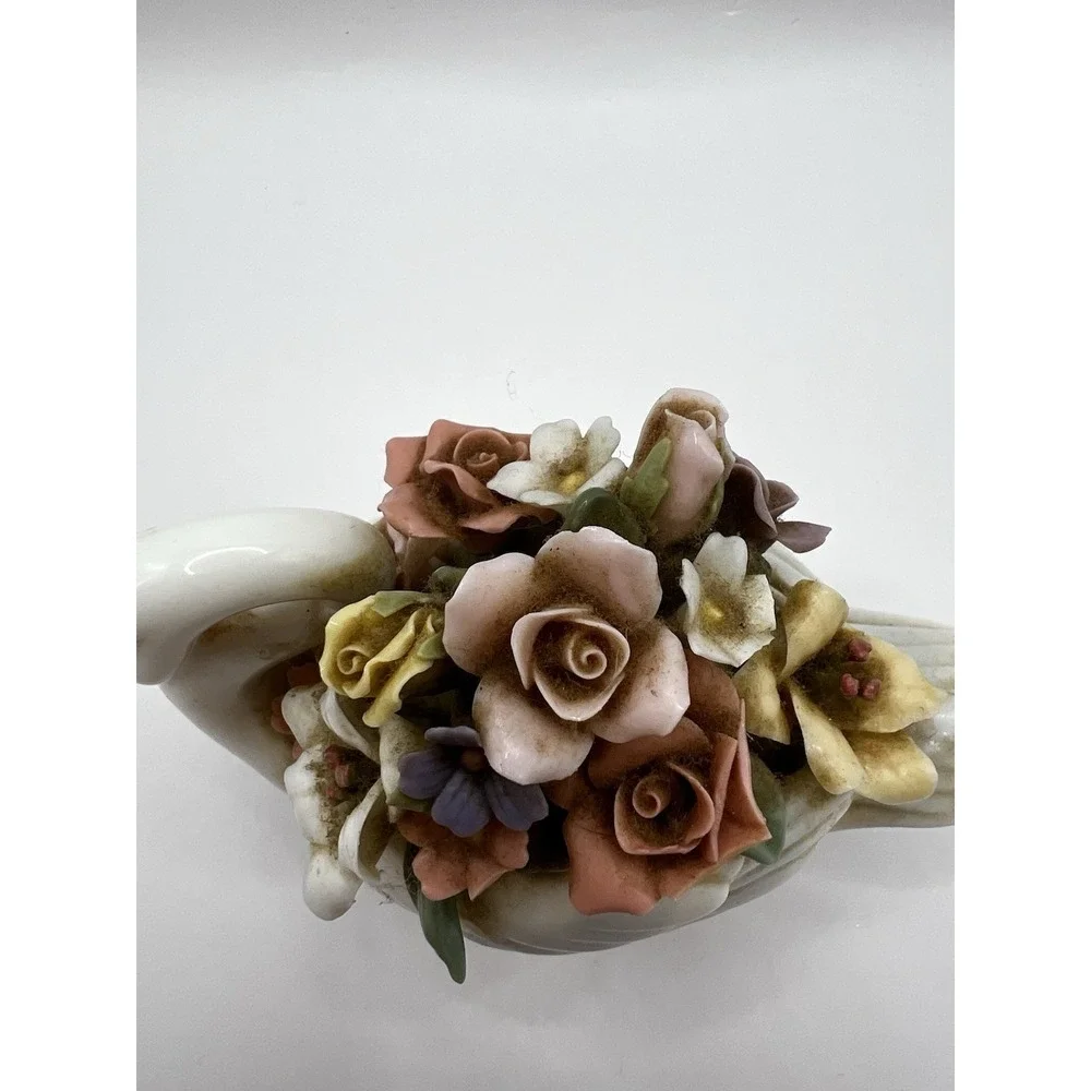 Vtg Swan Y.H. 1999, Fine Porcelain, White Swan 3D Flowers (Some Chips) 4x5